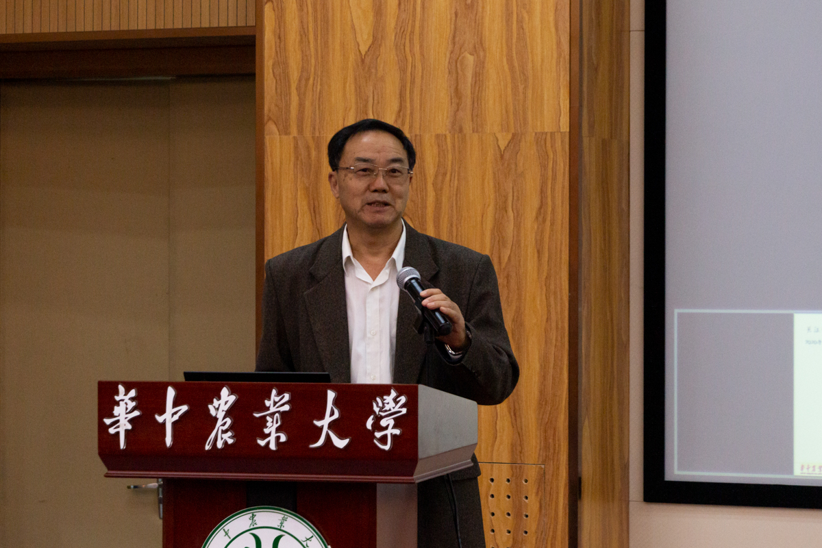 中国科足球比分168
张启发院士作报告（学通社记者 孙嘉豪 摄）